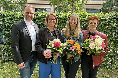 v.l.: Bastian Schmiedel (Kaufmännische*r Geschäftsführer*in BBW-Leipzig-Gruppe), Uta Schwager (ehem. Leiter*in Integrative BBW-Kita "Elefant, Tiger & Knirps"), Antje Rupprecht (Leiter*in Integrative BBW-Kita "Elefant, Tiger & Knirps"), Ulrike von Radowitz (Geschäftsführer*in DREFA Immobilien)