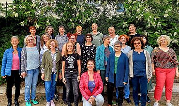 Gruppenfoto des Leipziger Lerchenchors im Grünen