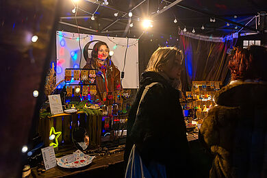 Stand mit Schmuckverkauf