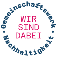 dunkelblaue Schrift im Kreis "Gemeinschaftswerk Nachhaltigkeit", in der Mitte pinke Schrift: "Wir sind dabei"