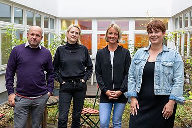 Tobias Peter und Anne Vollerthun (v.l.) im Kompetenzzentrum für Vermittlung und Integration