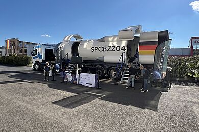 SpaceBuzz One Rakete auf dem Schulhof der Wolfgang-Mutzeck-Schule
