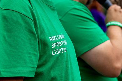 Detailaufnahme der Tshirts des Sportfests