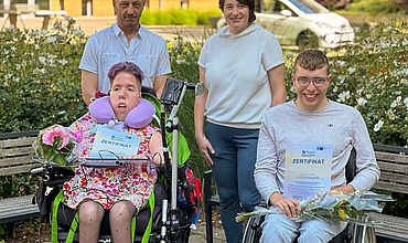 Gruppenfoto der Zertifikatsübergabe