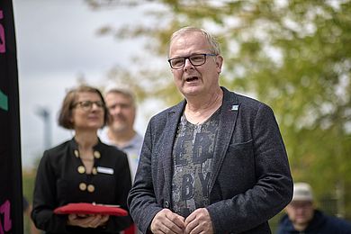 Frank Dannhauer (Amt für Sport Leipzig) bei der Eröffnung der neuen Rollsportanlage