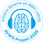 Logo AVWS ZASS. Kopfhörer auf Gehirn, im Kreis umschrieben mit den Worten: Initiative Sprache am BBW Leipzig, AVWS-Projekt ZASS