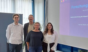 Forschungsgruppe bei der Ergebnispräsentation gemeinsam mit Tobias Schmidt, Hauptgeschäftsführer*in BBW-Leipzig-Gruppe
