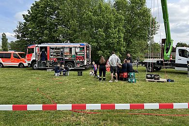 Feuerwehrautos beim Knautfest